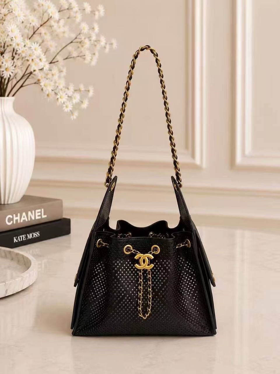 Chanel

High quality

110 dhs🇦🇪🇦🇪
Zain50
♥️♥️♥️