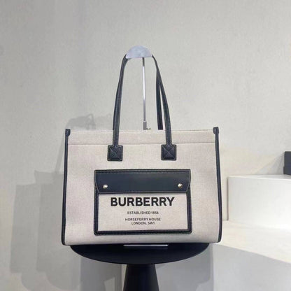 Burberry  
95 dhs✅   
36 cm 

Zain253
♥️♥️♥️