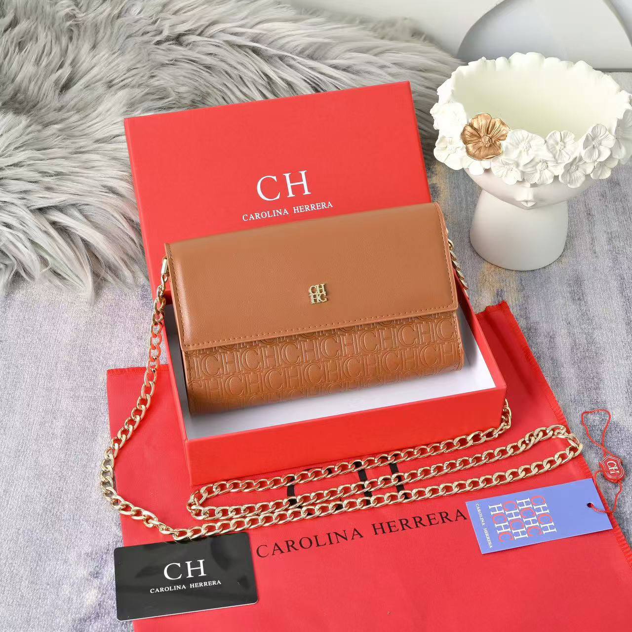 LV

withbox 
🎁🎁🎁

19 CM
90 dhs🗽

Zain143
♥️♥️♥️