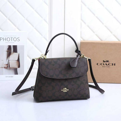 Coach 
Best quality 

with box’s 
🎁🎁🎁

110 dhs✅
size 22 cm

Zain290
♥️♥️♥️