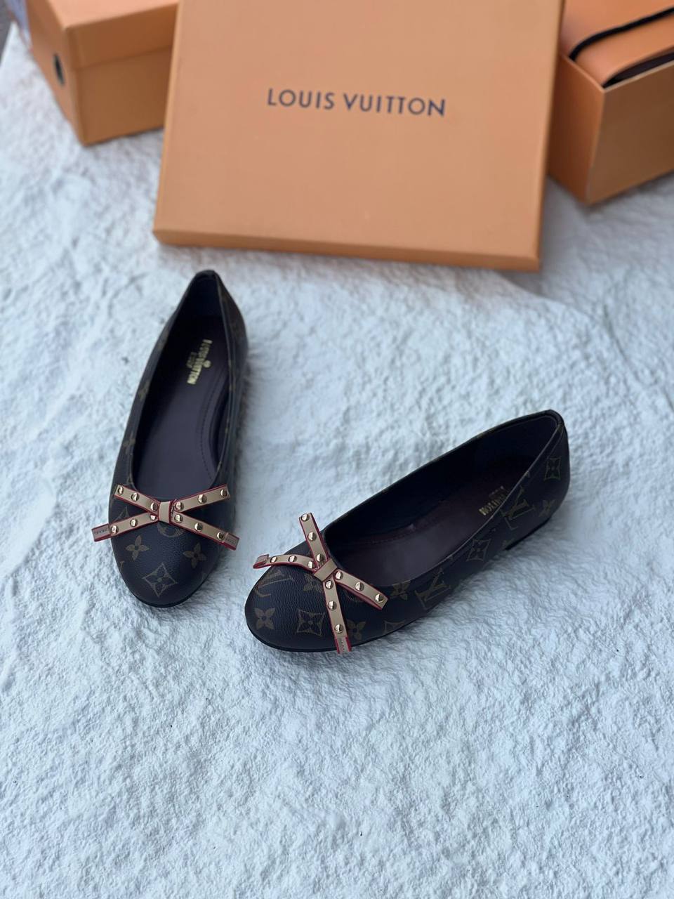 LV 
𝐁𝐀𝐋𝐋𝐄𝐑𝐈𝐍𝐀 𝐒𝐇𝐎𝐄𝐒
💯high quality
Size 36-37-38-39-40-41
105 dhs✅

Zain86
♥️♥️♥️