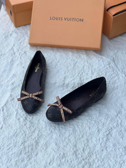 LV 
𝐁𝐀𝐋𝐋𝐄𝐑𝐈𝐍𝐀 𝐒𝐇𝐎𝐄𝐒
💯high quality
Size 36-37-38-39-40-41
105 dhs✅

Zain86
♥️♥️♥️