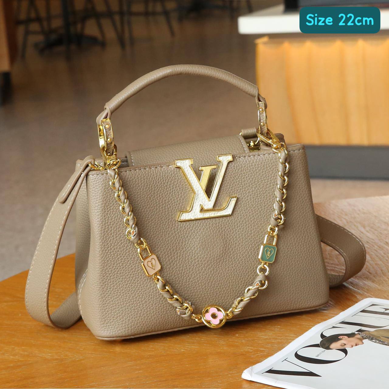 LV
Good quality 

with box 
🎁🎁🎁

125 dhs🌺

Zain186
♥️♥️♥️
