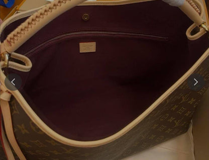 LV 
Master quality
45*33*13cm 

with box
🎁🎁🎁

240 dhs💓

Zain95
♥️♥️♥️