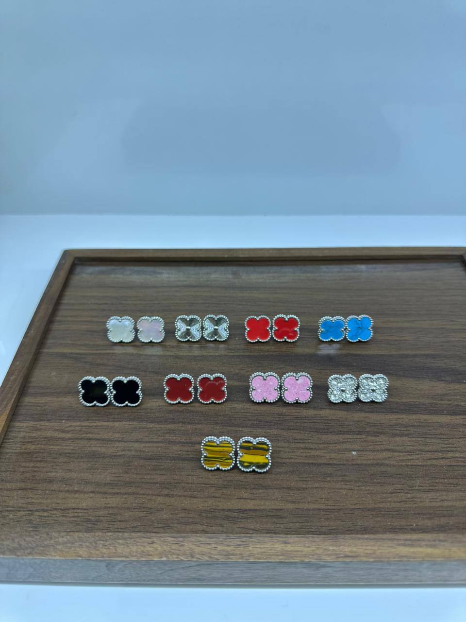 VCA Stainless steel ❤️‍🔥*
Earring ❣️
Non tarnish💯
With black boxes 📦 
20 dhs🪙💚
With normal boxes 📦 
And paper bag🛍️
30 dhs🪙💚

Zain216
♥️♥️♥️