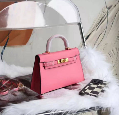 Hermes 

22cm 

90 dhs✅

with box 🎁🎁🎁

2belt with chain

Zain72
♥️♥️♥️