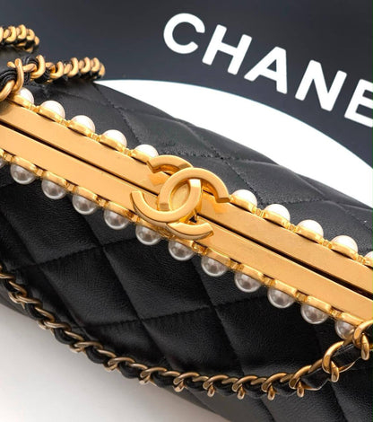 CHANEL 

COPY ONE 

NEW RESTOCK 

WITH BOX 

110dhs🇦🇪
Zain17
♥️♥️♥️