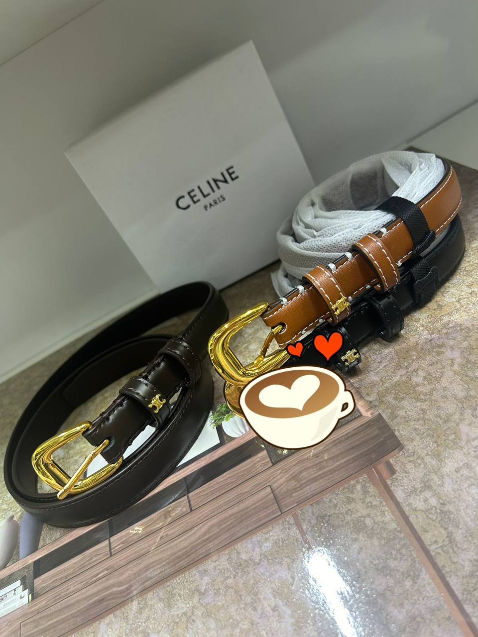 Leather belt

with box 
🎁🎁🎁

60 dhs✅

Zain190
♥️♥️♥️