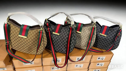 Goyard
 size:40×30cm  
130 dhs❤️

Zain114
♥️♥️♥️
