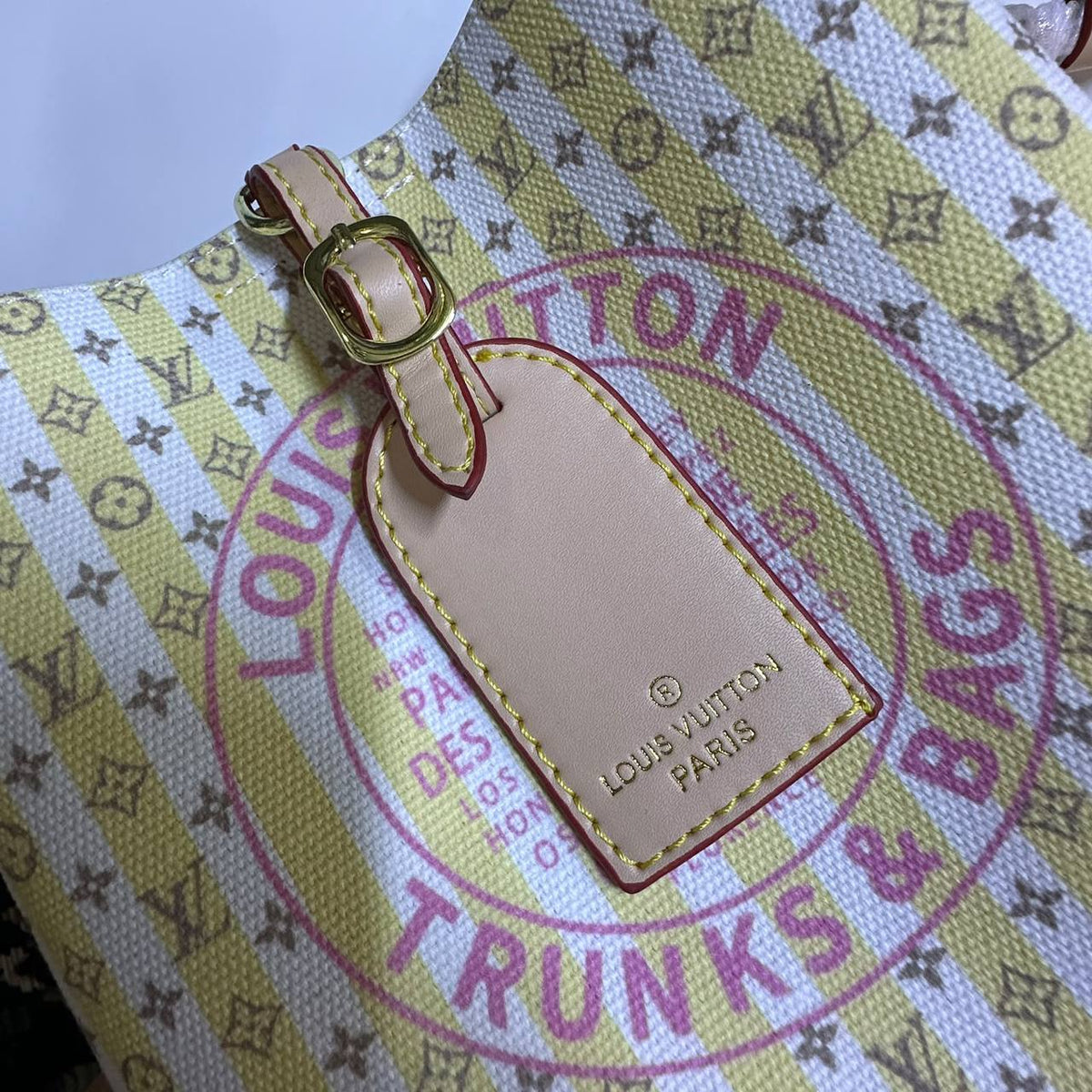 LV

NEW CAME 

HIGH QUALITY 
WITH BOX 
130 dhs🇦🇪🇦🇪

Zain39
♥️♥️♥️