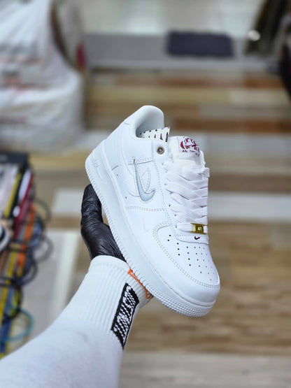 NIKE
Size 40 to 44 
100 dhs✅

Zain27
♥️♥️♥️