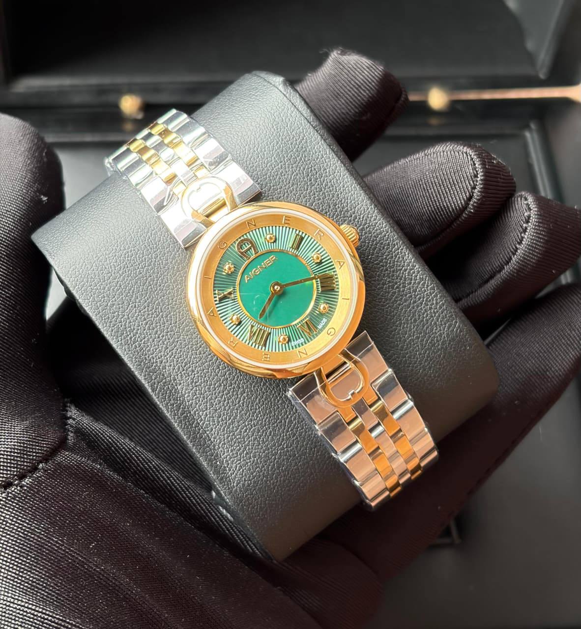 Aigner watch for ladies 
good quality
 240 dhs🌺

Zain59
♥️♥️♥️