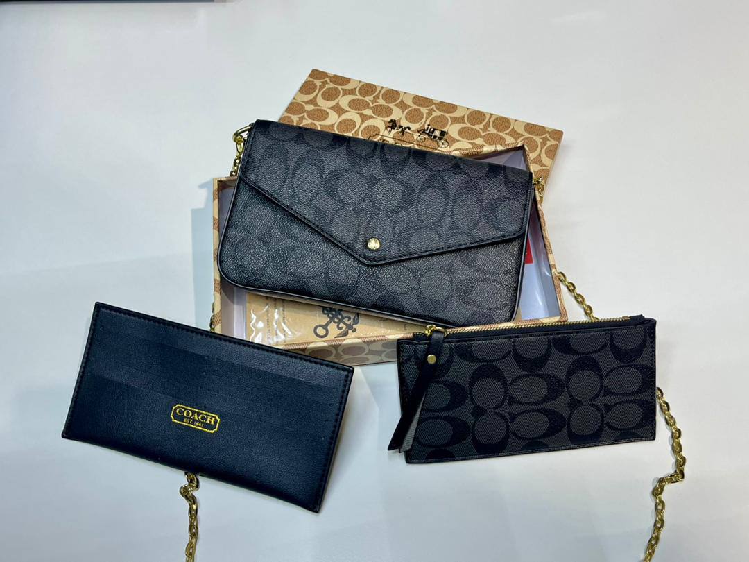 LV / coach

80 dhs🇦🇪🇦🇪

with box
size 22×3.5×12cm

Zain42
♥️♥️♥️