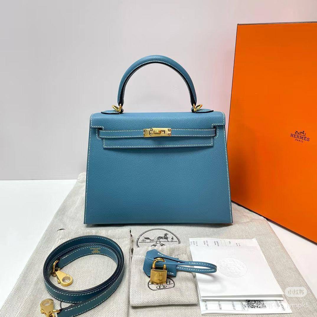 Hermes Kelly
Size : 25 * 20  cm
95 dhs🪙💕
with box 🎁

Zain115
♥️♥️♥️