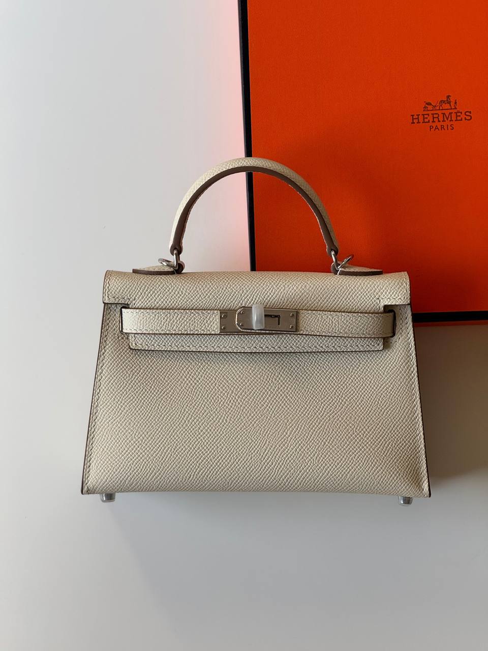 Hermes
minikelly 19cm💕
master quality😍with box❤️
340 dhs❤️💚❤️💚

Zain52
💚❤️💚