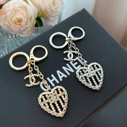 KEYCHAINS
CHANEL & LV 
60 dhs🪙🖤
With MASTER BOX 📦

Zain263
♥️♥️♥️