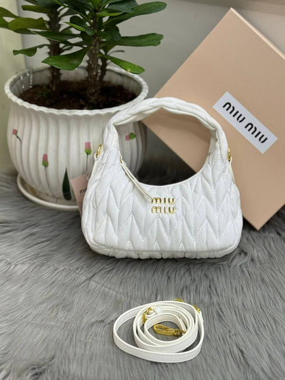 MIU MIU
SIZE  ……… 22 CM 🥰
95 dhs🇦🇪
with BOX🌷

Zain51
♥️♥️♥️