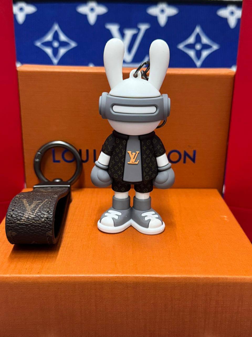 LOUIS VUITTON🦋*
Key chain ⛓️‍💥 
Master quality 💯
With master box 🗃️ 
45 dhs🪙🌨️

Zain216
♥️♥️♥️