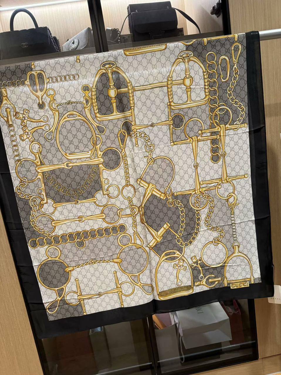 Silk scarf 
40 dhs✅

Zain93
♥️♥️♥️