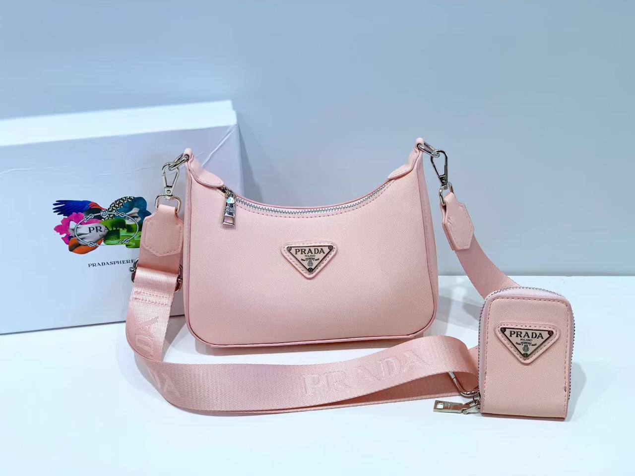 💞 Prada 2 in 1
1️⃣ First quality ＋🎁
Size : 22.5 * 18 * 6 cm
90 dhs🪙🌨️

with box🎁

Zain115
♥️♥️♥️
