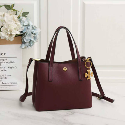 TORY BURCH 
90 dhs✅
24cm

Zain72
♥️♥️♥️