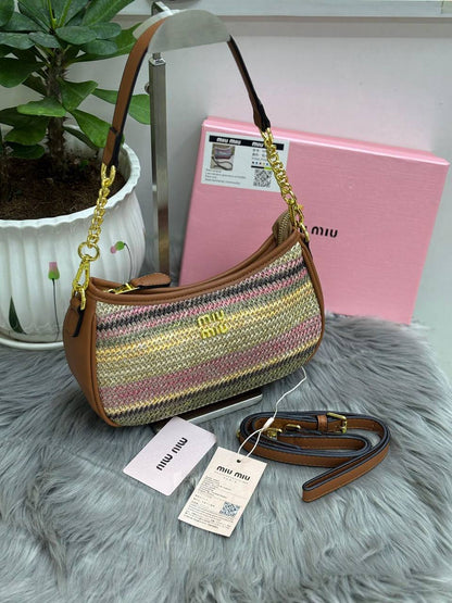 MIU MIU
SIZE  ……… 25 CM 🥰
85 dhs✅
with BOX🌷

Zain244
♥️♥️♥️