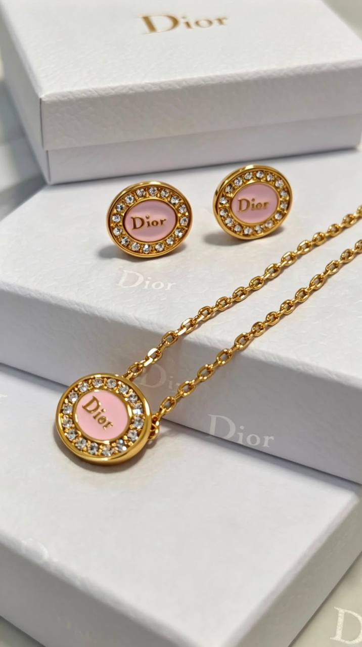 DIOR SET 
NECKLACE EARRINGS
90 DHS💛
WITH BOX AND PAPER BAG🛍️🎁

Zain89
♥️♥️♥️