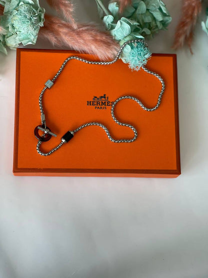 *😍Lv / Hermes😍*
*New Men necklace*
*Super master quality* 
260 dhs🪙🖤

Zain179
♥️♥️♥️