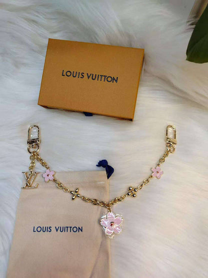 LV
80 dhs🌺

Zain107
♥️♥️♥️
Charms
