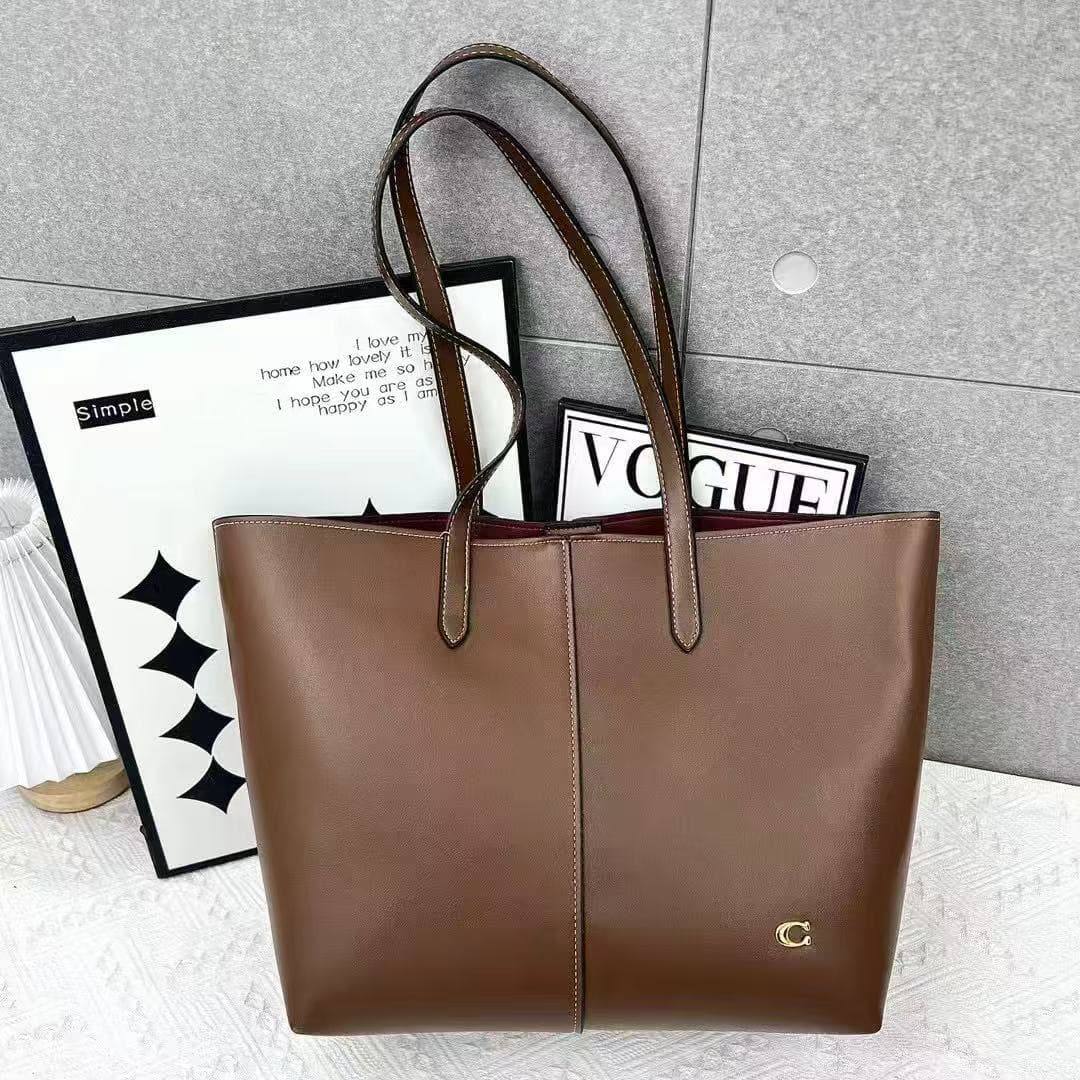 Coach
Wihh box 
75 dhs🇦🇪🇦🇪

Zain232
♥️♥️♥️