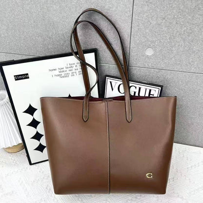 Coach
Wihh box 
75 dhs🇦🇪🇦🇪

Zain232
♥️♥️♥️