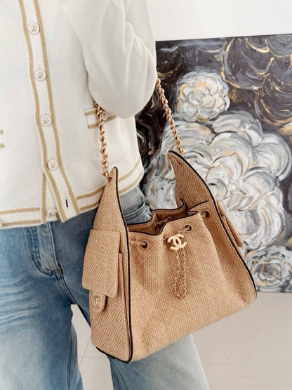 CHANEL 

RESTOCK 
HIGH QUALITY 

BIG SIZE 
125 dhs🇦🇪🇦🇪

25cm

Zain295
Zain39
♥️♥️♥️
