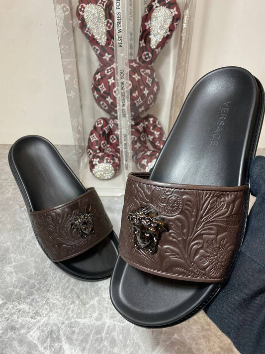 RAMADAN 
OFFER OFFER 🤩🤩
Dior Fendi  Gucci Slipper’s 
120 dhs🇦🇪

Zain242
♥️♥️♥️