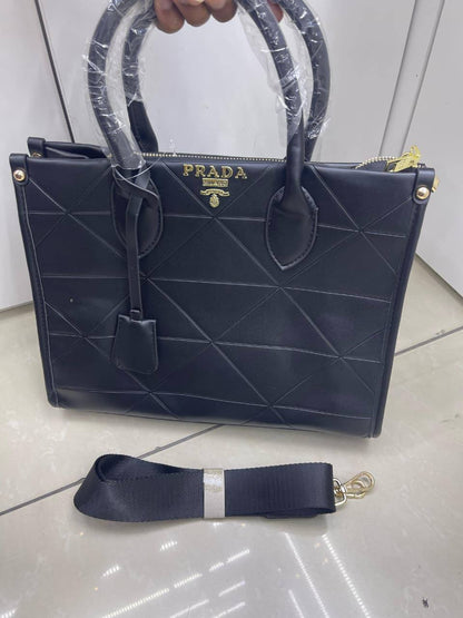 Prada
75 dhs❣️

Zain50
♥️♥️♥️