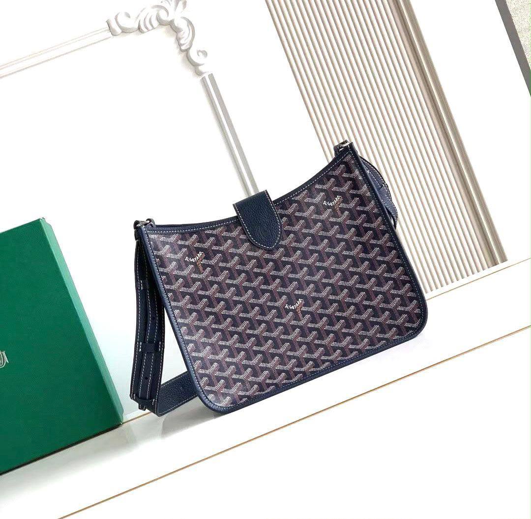 GOYARD Mosette PM
Chevron Goyardine Canvas
Adjustable Leather Strap
Size: 28 cm
Without BOX


95 dhs🇦🇪🇦🇪

Zain239
♥️♥️♥️