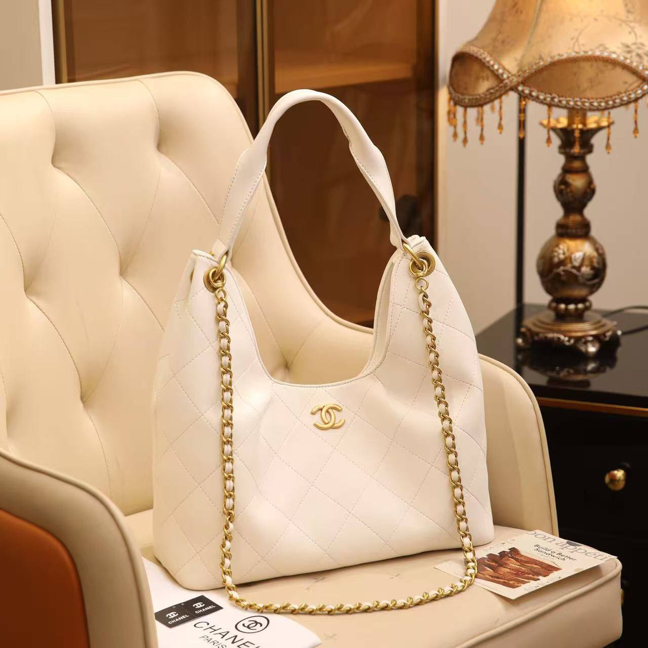Chanel 
Best quality
100 dhs✅
size 35 Cm

Zain290
♥️♥️♥️