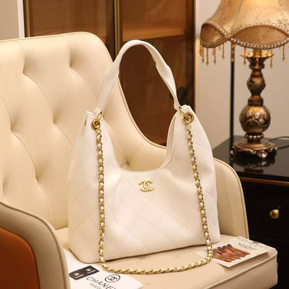 Chanel 
Best quality
100 dhs✅
size 35 Cm

Zain290
♥️♥️♥️