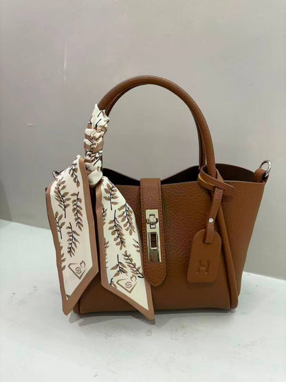 Hermes 
120 dhs✅
Size 25cm 

Zain1611
♥️♥️♥️
