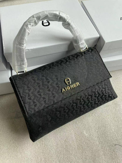 Aigner

with box
🎁🎁🎁

95 dhs✅

Zain72
♥️♥️♥️