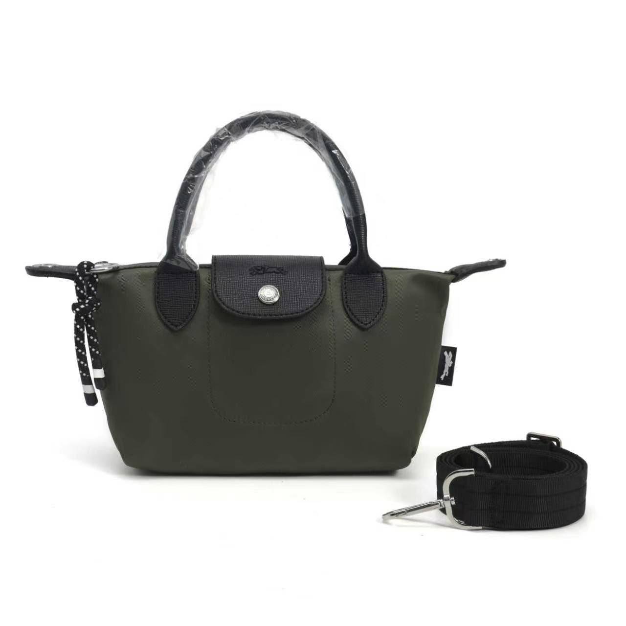 NEW CAME
LONG CHAMP BAG
GOOD QUALITY
50 dhs✅

Zain40
♥️♥️♥️
