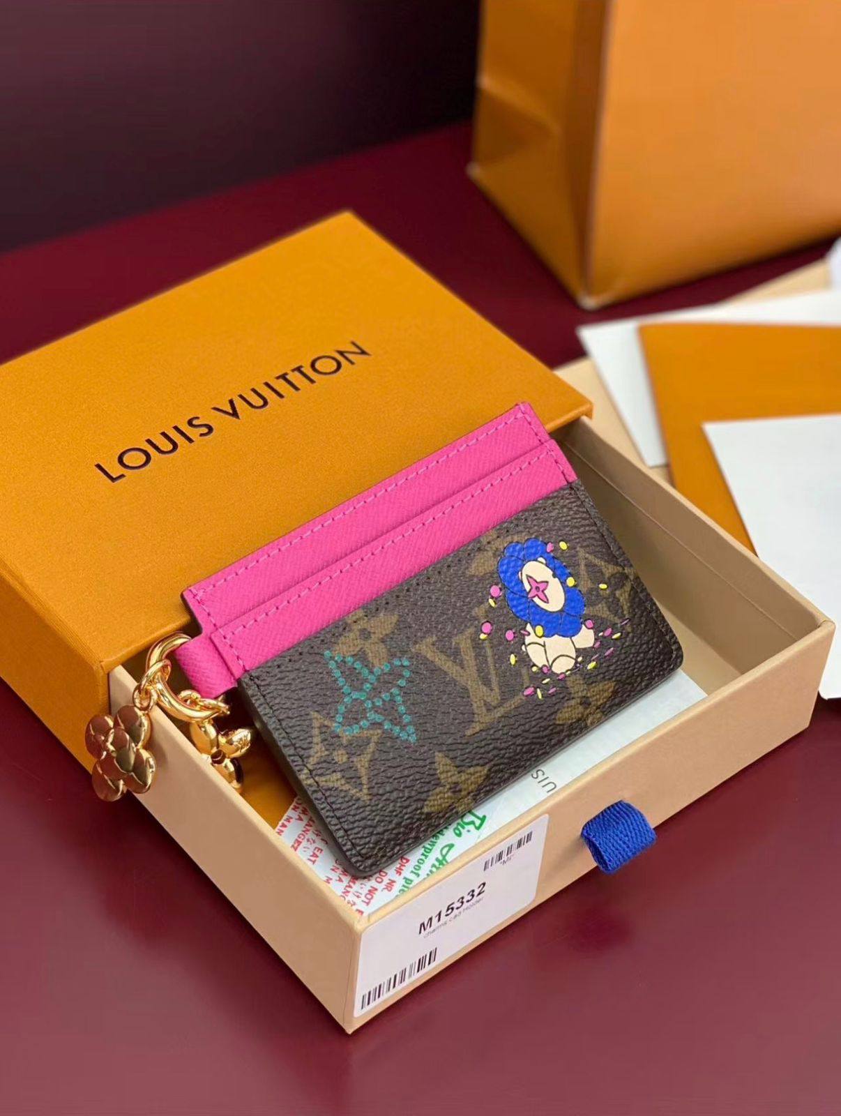 💞  *New Lv*💞
💞*card holder*💞
300 dhs🪙🌨️

Zain275
♥️♥️♥️