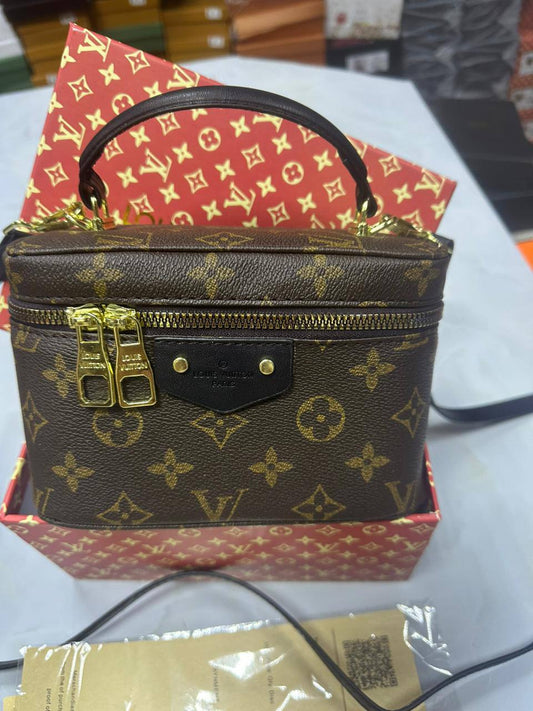 LV
Size: 18cm

With box 
🎁🎁🎁

75 dhs🌺

Zain50
♥️♥️♥️