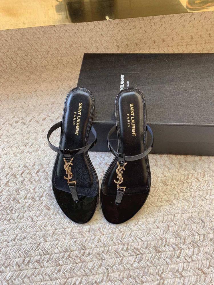 Ysl flat

Offffferrrrrrrrr.  🧨🧨🧨

60 dhs✅

Size 36 to 41.

Zain80
♥️♥️♥️