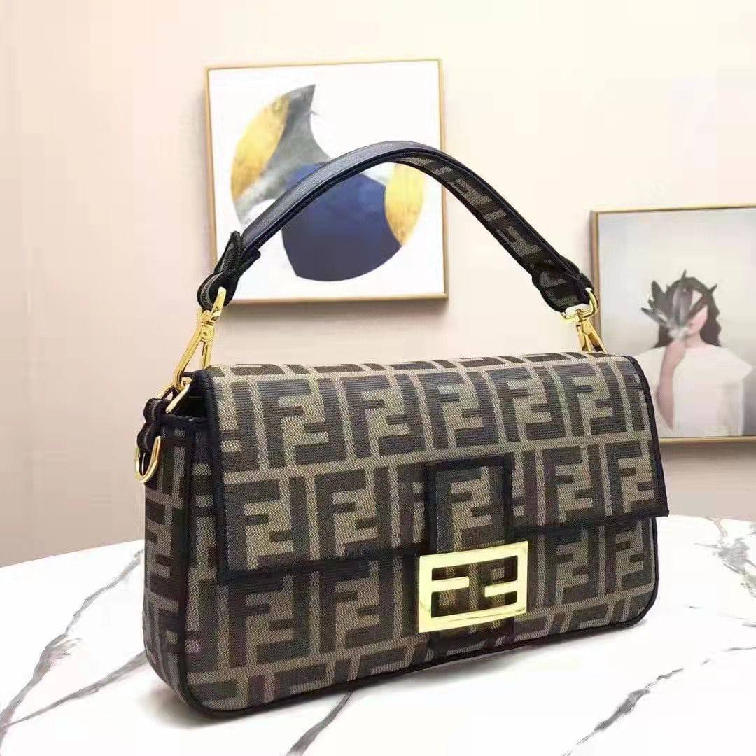 Fendi 
Master❣️❣️
27Cm 280 dhs🇦🇪🇦🇪
20Cm 250 dhs🇦🇪🇦🇪
💼 Good Quality 💼

Zain131
♥️♥️