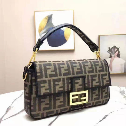 Fendi 
Master❣️❣️
27Cm 280 dhs🇦🇪🇦🇪
20Cm 250 dhs🇦🇪🇦🇪
💼 Good Quality 💼

Zain131
♥️♥️