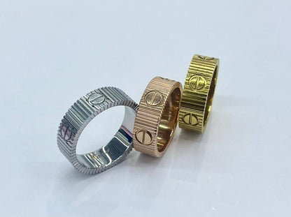 Cartier 🌊*
Ring 💍 size available 👇
6,7,8,9
Stainless steel 💯
With black boxes 🗃️ 
20 dhs🪙🌨️
With normal boxes 📦 
And paper bag🛍️
30 dhs🪙🌨️

Zain216
♥️♥️♥️