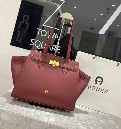 Aigner
135 dhs💓

Zain39
♥️♥️♥️