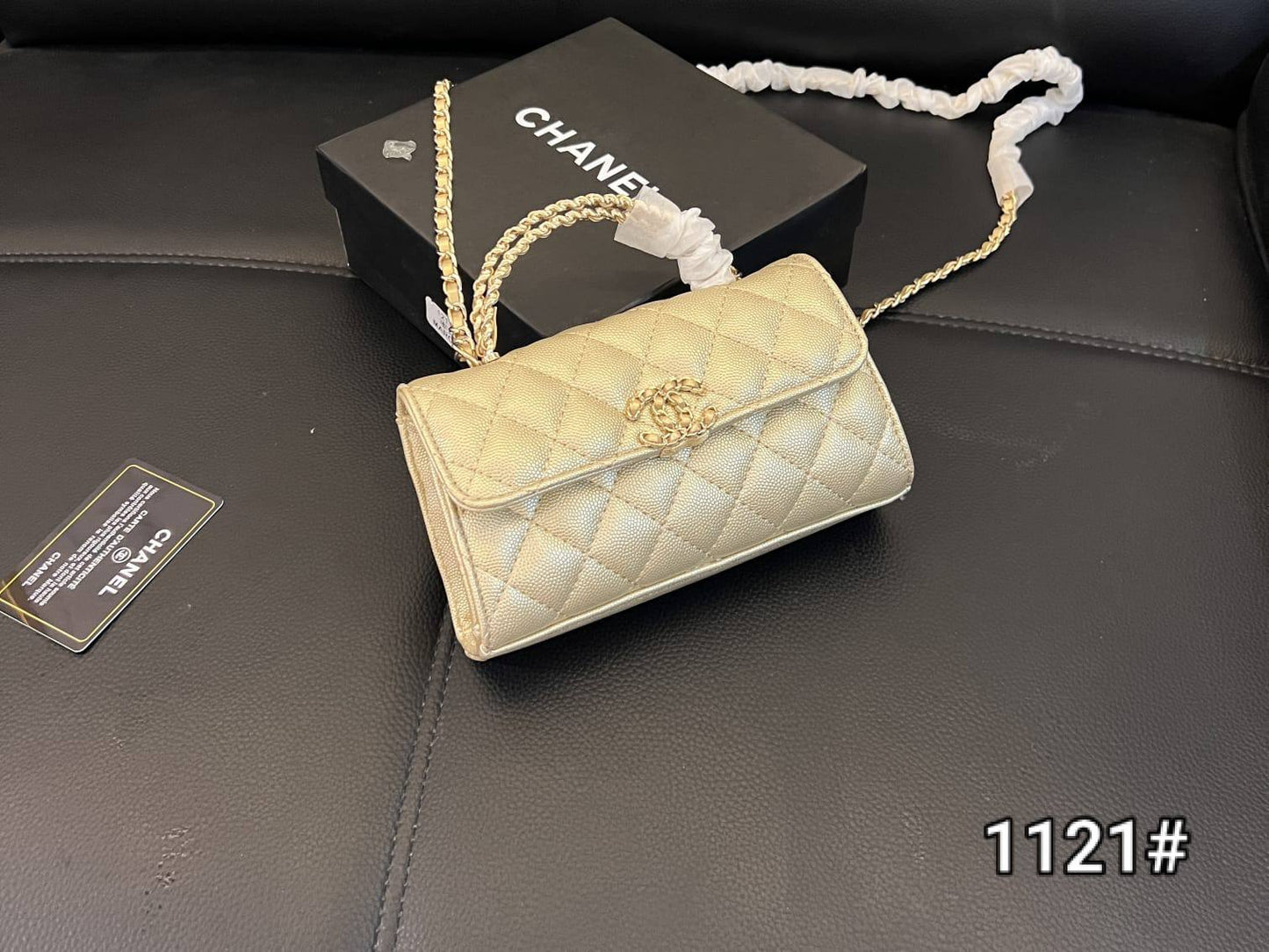 Chanel
100 dhs🇦🇪🇦🇪
with box
size 19cm

Zain26
♥️♥️♥️