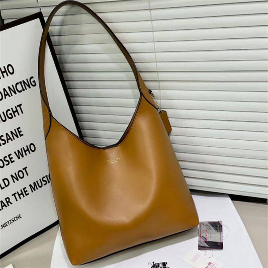 COACH 

NEW CAME GOOD QUALITY
 
85 dhs🪙🌨️

Zain39
♥️♥️♥️