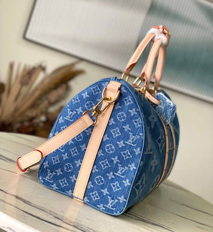 LV
 TRAVELLING BAG 
COPY ONE 
190 dhs✅
with leather, very nice quantity) 

Zain39
♥️♥️♥️